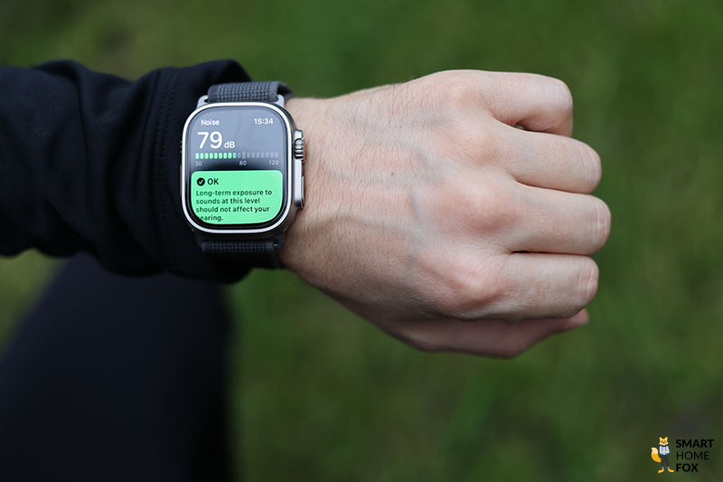 Man sieht die Analyse der Umgebungsgeräusche auf der Apple Watch Ultra.